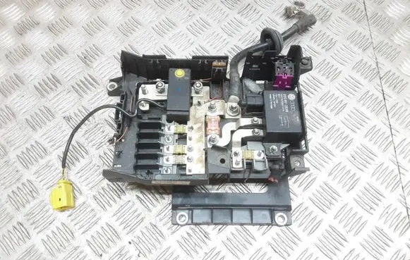 Volkswagen Touareg I Fuse module 7L0937548B