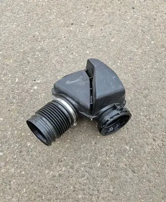 BMW 4 F32 F33 Intake resonator 70604496