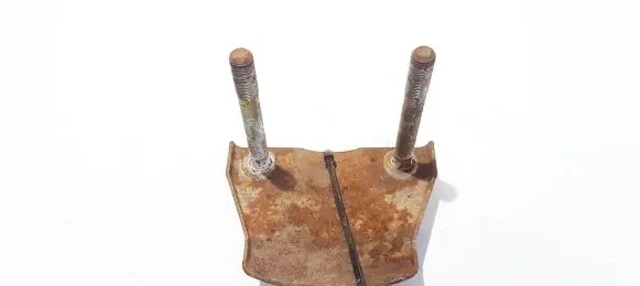 Subaru Legacy Engine mounting bracket