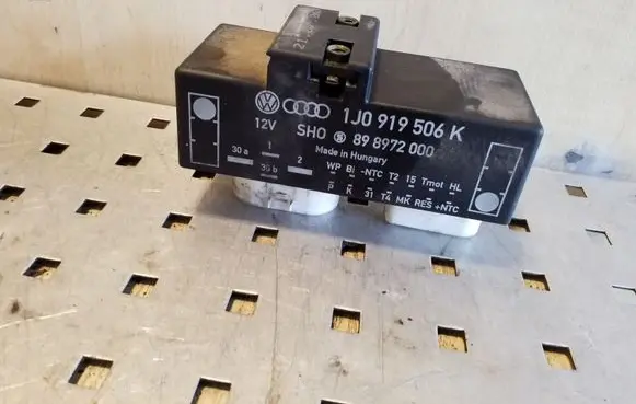 Volkswagen Golf IV Coolant fan relay 1J0919506K