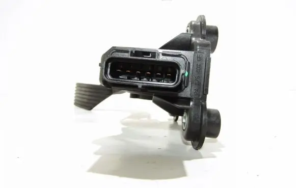 Mitsubishi Outlander Accelerator throttle pedal mn101543