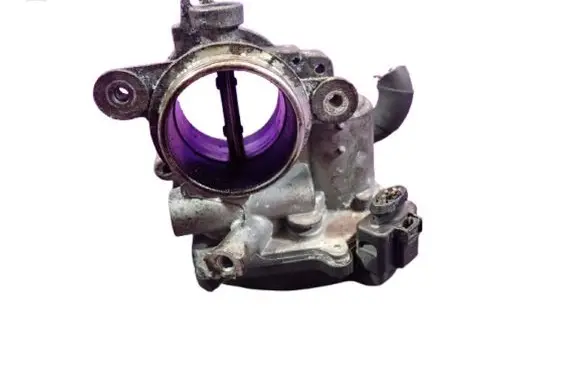 Volkswagen Golf VII Throttle body valve 04L128063R