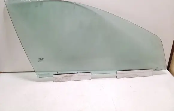 Volvo XC70 Front door window glass four-door