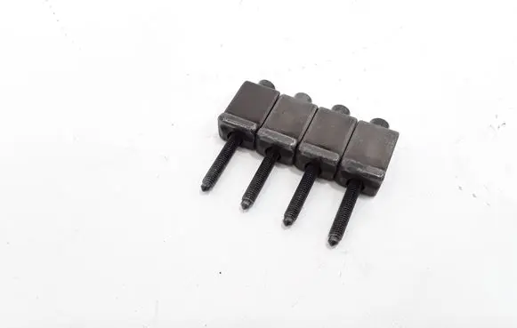 Volkswagen PASSAT B5.5 Fuel Injector clamp holder