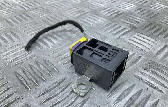 Audi A5 8T 8F Battery relay fuse 4F0915519