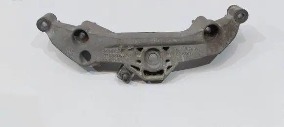 Mini One - Cooper Clubman R55 Engine mounting bracket 6772032