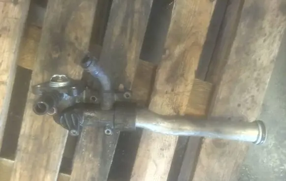 Saab 9-3 Ver2 Thermostat/thermostat housing 12791053