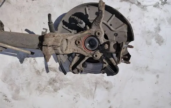 Volkswagen Golf VI Front wheel hub spindle knuckle 