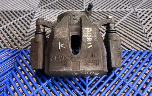 Toyota Auris E180 Front brake caliper 6328