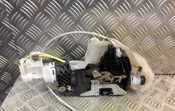 Mercedes-Benz S W220 Rear door lock 2207305835