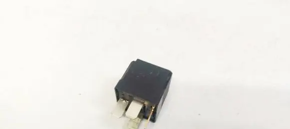 Opel Zafira B Other relay 13171831 4RA00779105