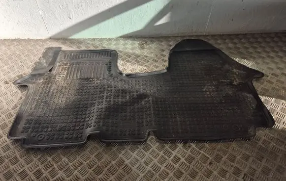 Opel Vivaro Front floor carpet liner 201916