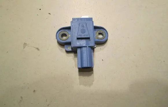 Volkswagen Golf V Airbag deployment crash/impact sensor 1K0955557A