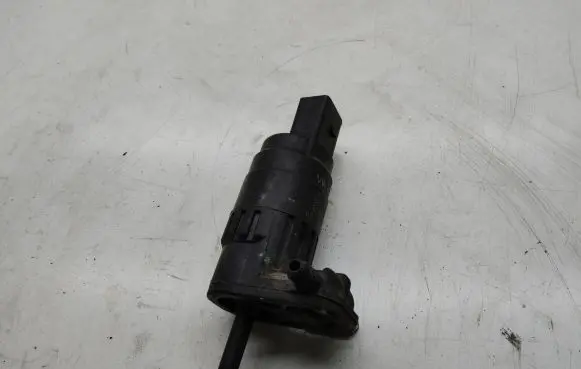 Volkswagen Tiguan Windscreen/windshield washer pump 1K6955651 621001235