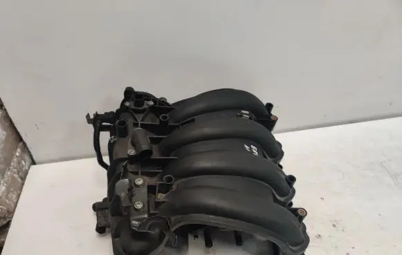 BMW 1 E81 E87 Intake manifold 7518751