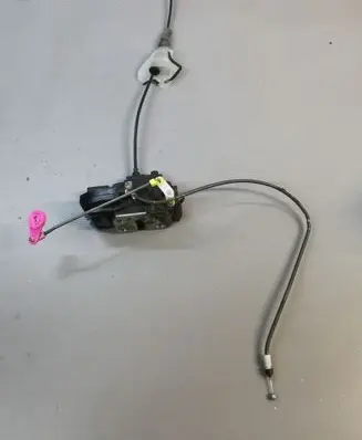 Nissan Qashqai Front door lock 