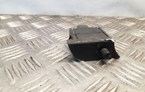 Audi A4 S4 B7 8E 8H Headlight level height control switch 8E2919094