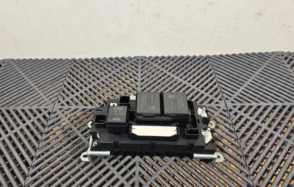 Toyota RAV 4 (XA40) Fuse module G92Z153010 6114