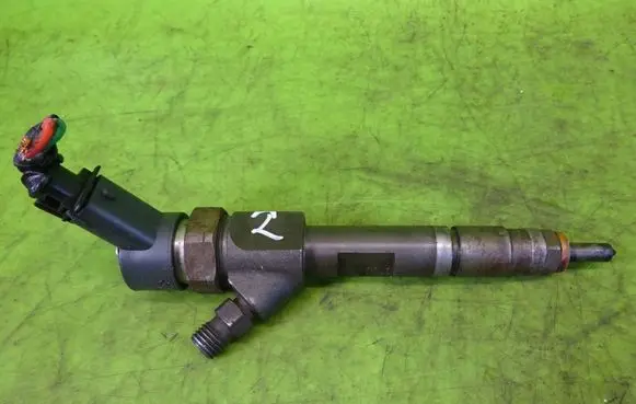 Nissan Primera Fuel injector 0445110110B
