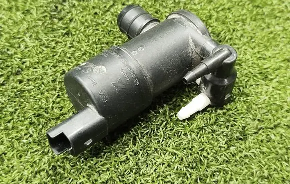 Peugeot 2008 II Windscreen/windshield washer pump 9825894180 9825893480