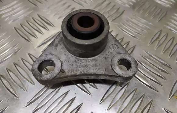 Volvo XC90 Engine mount bracket 8666205