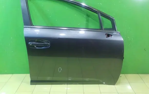 Toyota Avensis T270 Front door PRZOD PRAWE