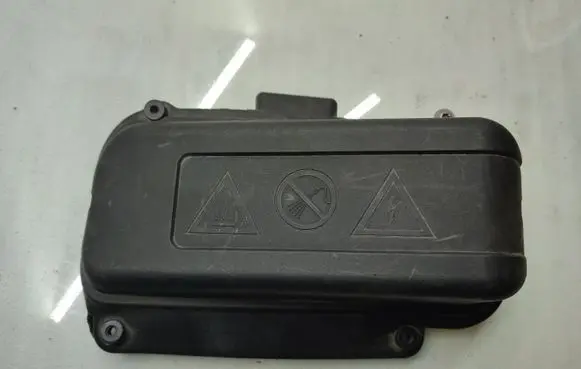 BMW 5 F10 F11 Fuse box cover 7555189