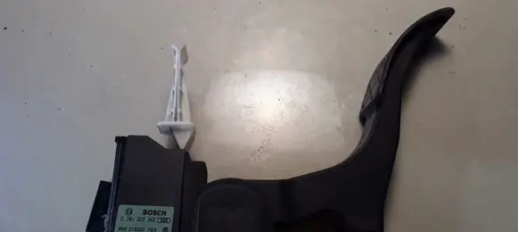 Volkswagen Golf IV Accelerator throttle pedal 0281002342 96821800
