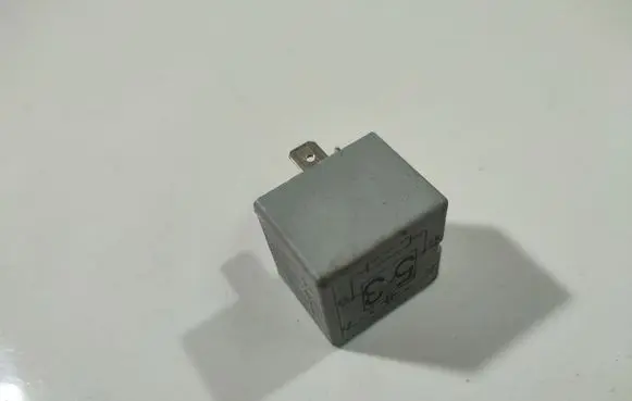 Volkswagen Polo IV 9N3 Other relay 141951253B