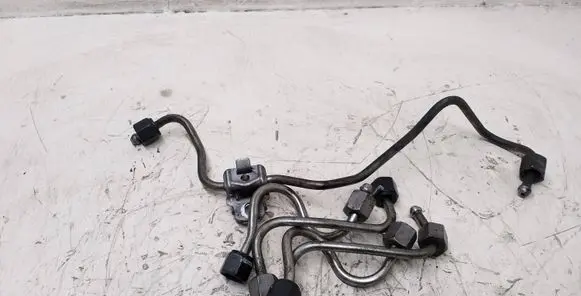 Fuel injector supply line/pipe