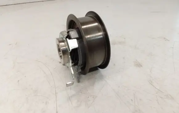 Volkswagen Jetta VI Generator/alternator belt tensioner 04E109479A
