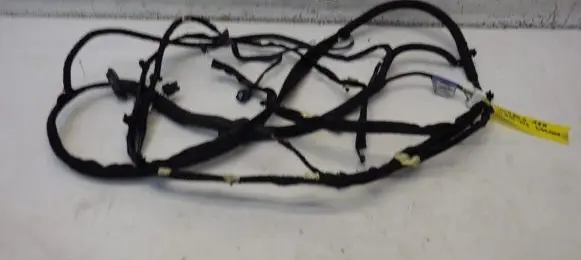 Opel Vivaro Tailgate/trunk wiring harness 240510302R