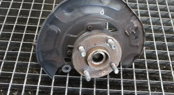 Toyota Yaris Front wheel hub