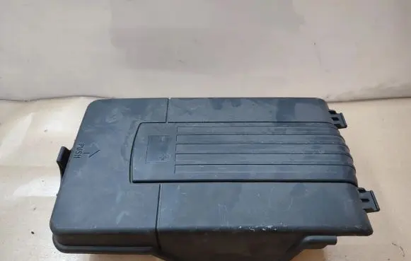 Audi A3 S3 8P Battery box tray cover/lid 3C0915443A