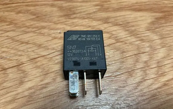 Volkswagen PASSAT B6 Other relay 7M0951253C 95VW10K705EA