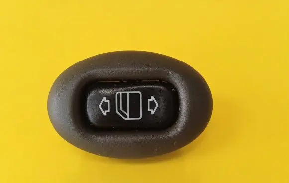 Mercedes-Benz E W210 Electric window control switch 2108208210