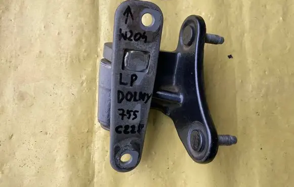 Mercedes-Benz C W204 Front door lower hinge A2047200337