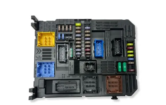 Citroen C4 III e-C4 Fuse module 9832881080