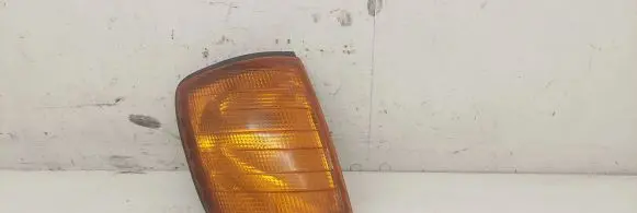 Mercedes-Benz E W124 Front indicator light 305233929
