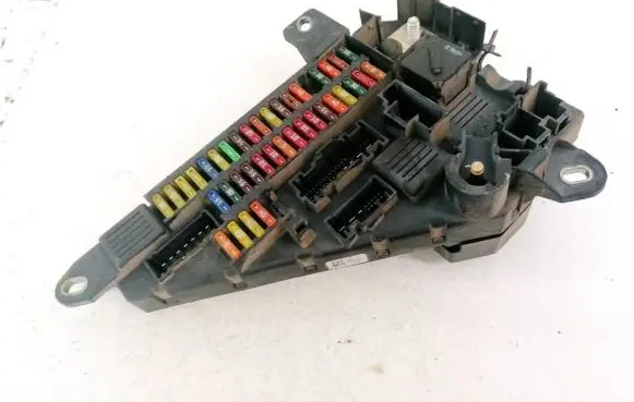 BMW 5 E60 E61 Fuse box set 913883001 9138830-01