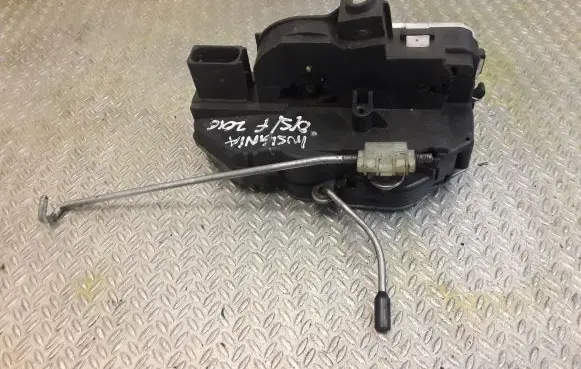 Opel Insignia A Front door lock 3023880