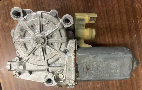 Mercedes-Benz S W140 Rear door window regulator motor 0130821502