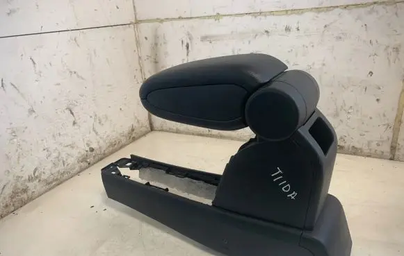 Nissan Tiida C11 Armrest