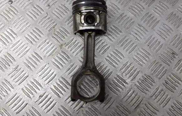 Citroen C4 I Piston 