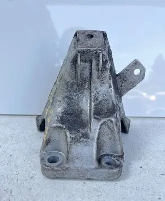 Audi A4 S4 B6 8E 8H Engine mounting bracket 8E0199308J
