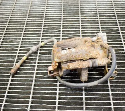 Opel Zafira C Rear brake caliper
