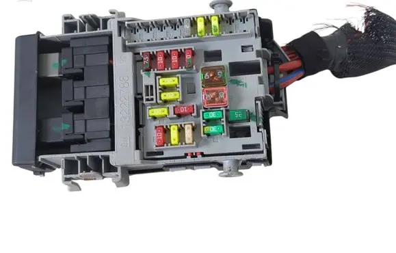 Opel Insignia A Fuse module 13222786