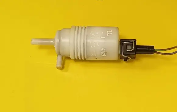 Volkswagen Golf III Windscreen/windshield washer pump 1H5955651