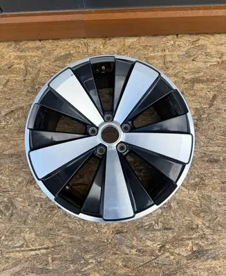 Volkswagen Beetle A5 R18 alloy rim 5C0601025AK