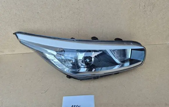 KIA Ceed Headlight/headlamp 92102A2010